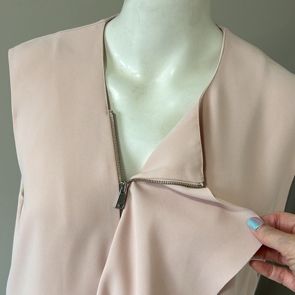 VINCE Zip Neck Draped Shell in New Buff REVOLVE Light Pink Sleeveless Sz L - Picture 3 of 10